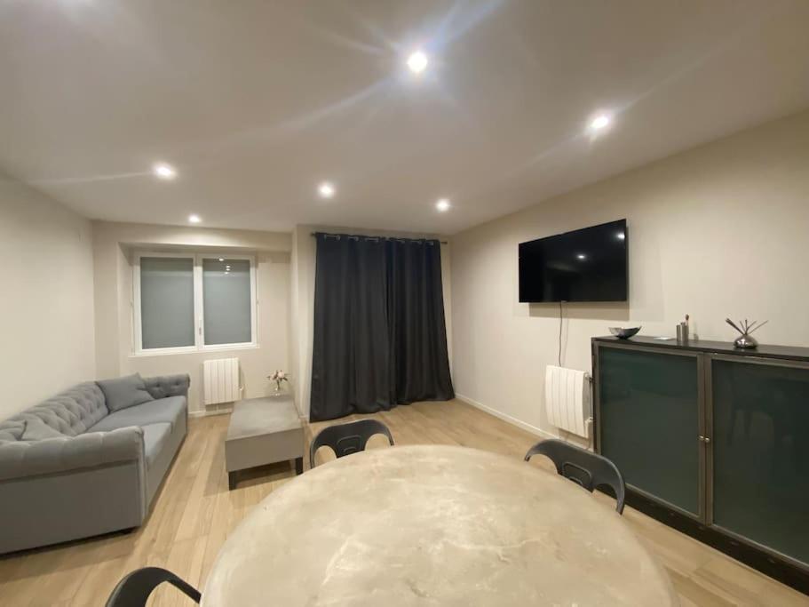 Appartement T2 Spacieux Et Equipe Mions المظهر الخارجي الصورة